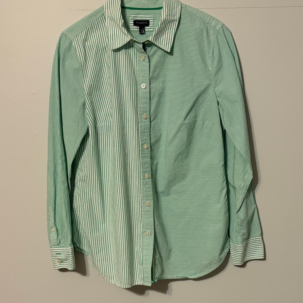 Talbots Women's Green Striped Button Down Shirt. 💯 cotton. Med